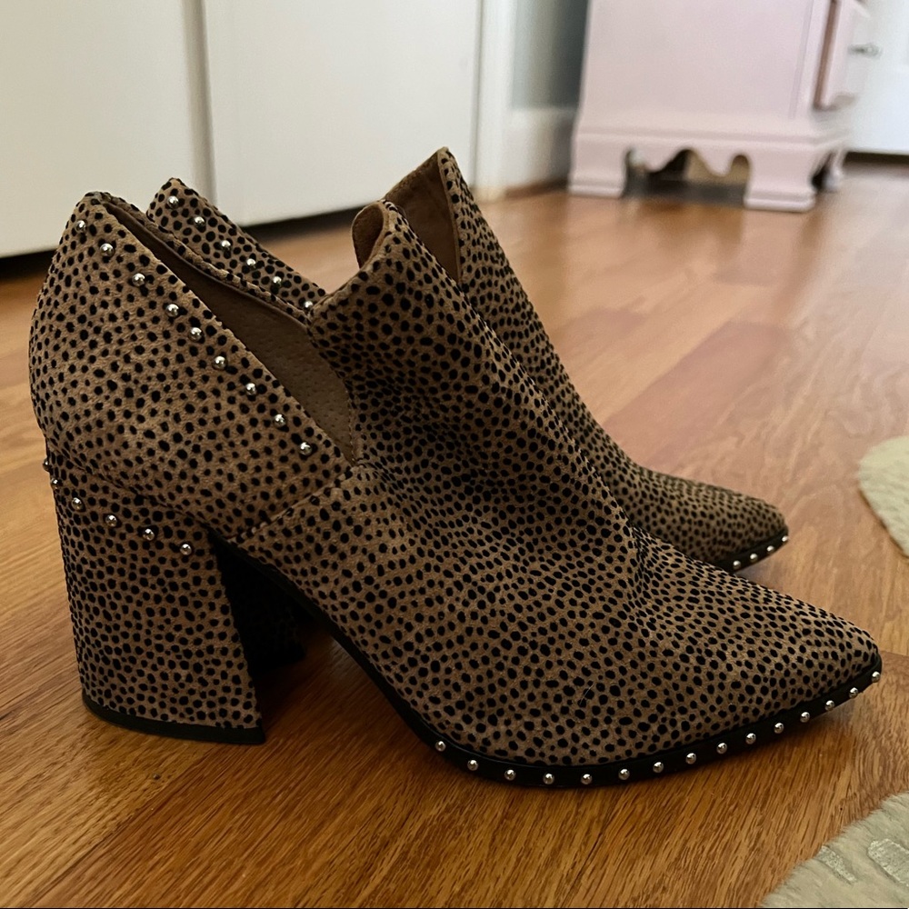 Gianni Bini booties size 9